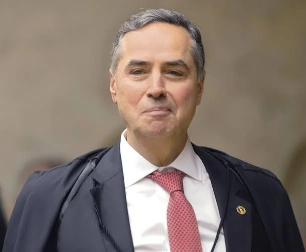 Ministro Barroso surpreende e anuncia aposentadoria antecipada do STF