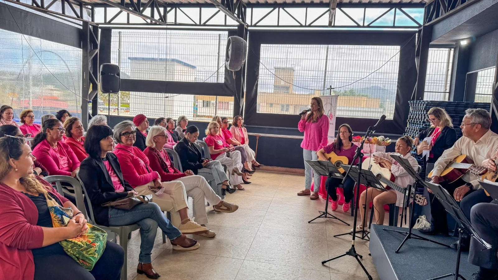 Outubro Rosa reúne participantes em evento na Casa da Família de BC