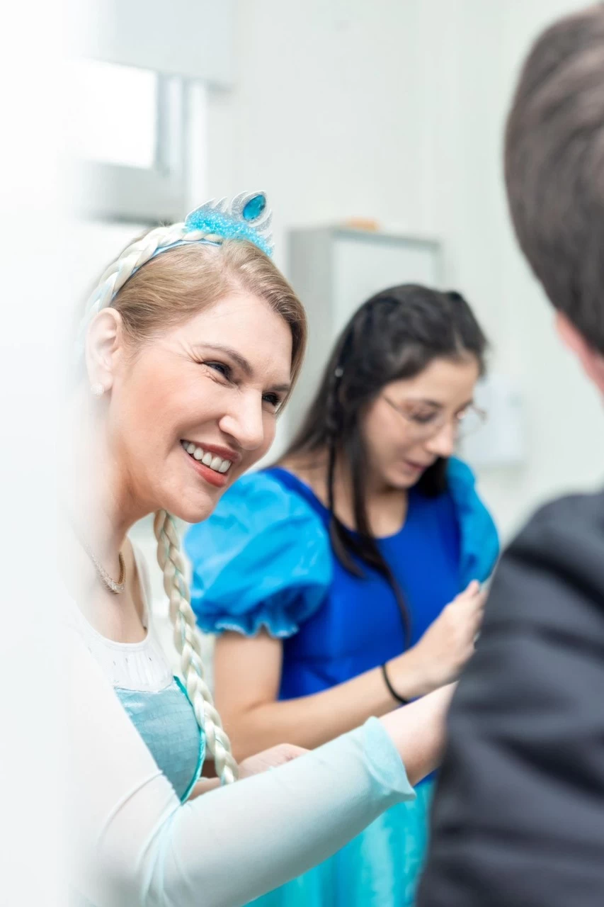 Personagens infantis atendem pacientes no Hospital Pequeno Anjo, em Itajaí