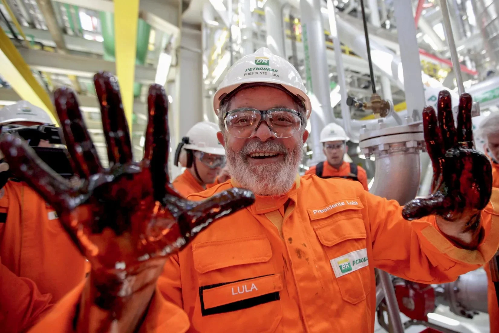 Petrobras reduz preço da gasolina em 4,9%