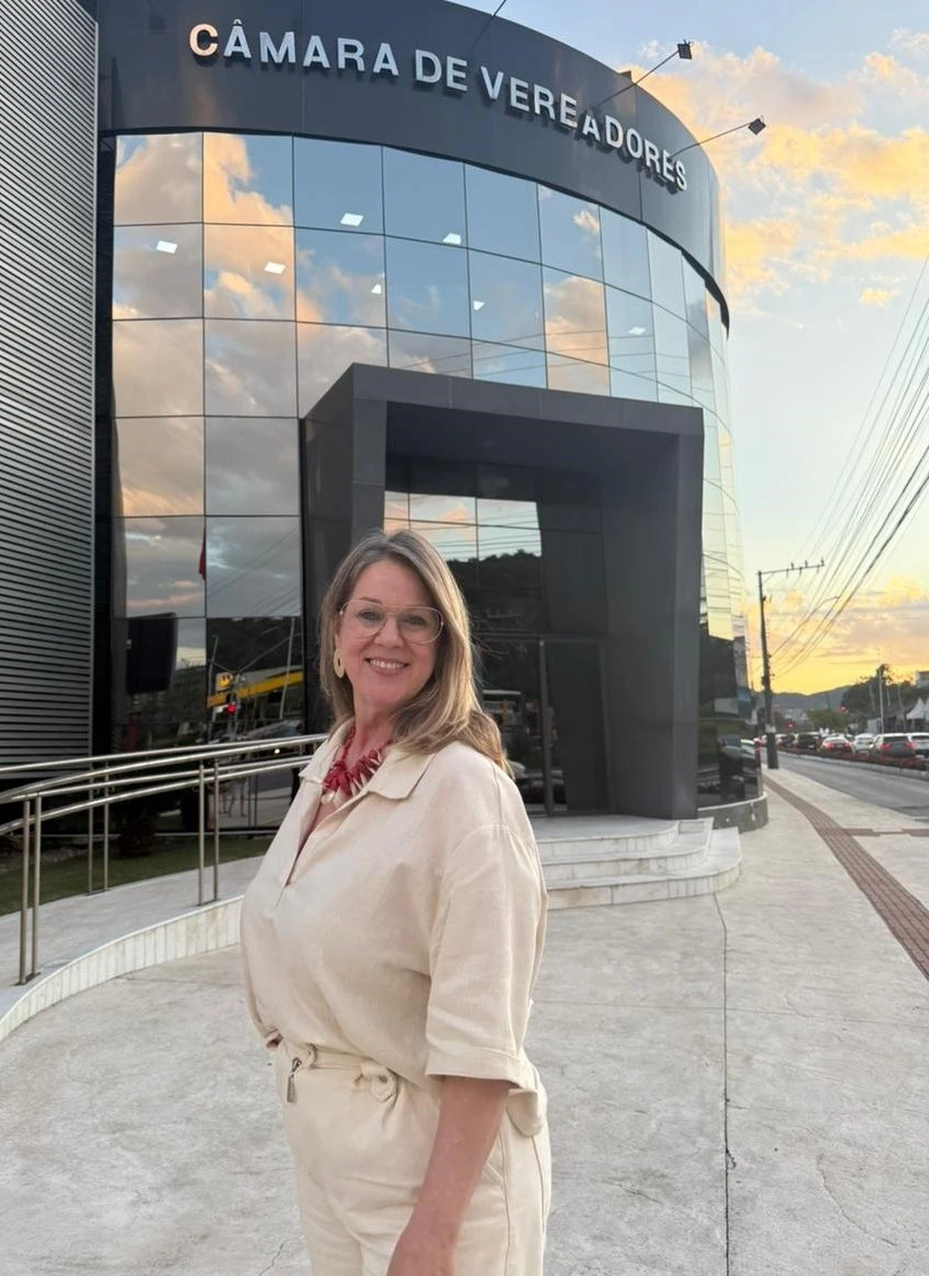 Ciça Müller tem projeto sobre climatério e menopausa aprovado por unanimidade em Balneário Camboriú