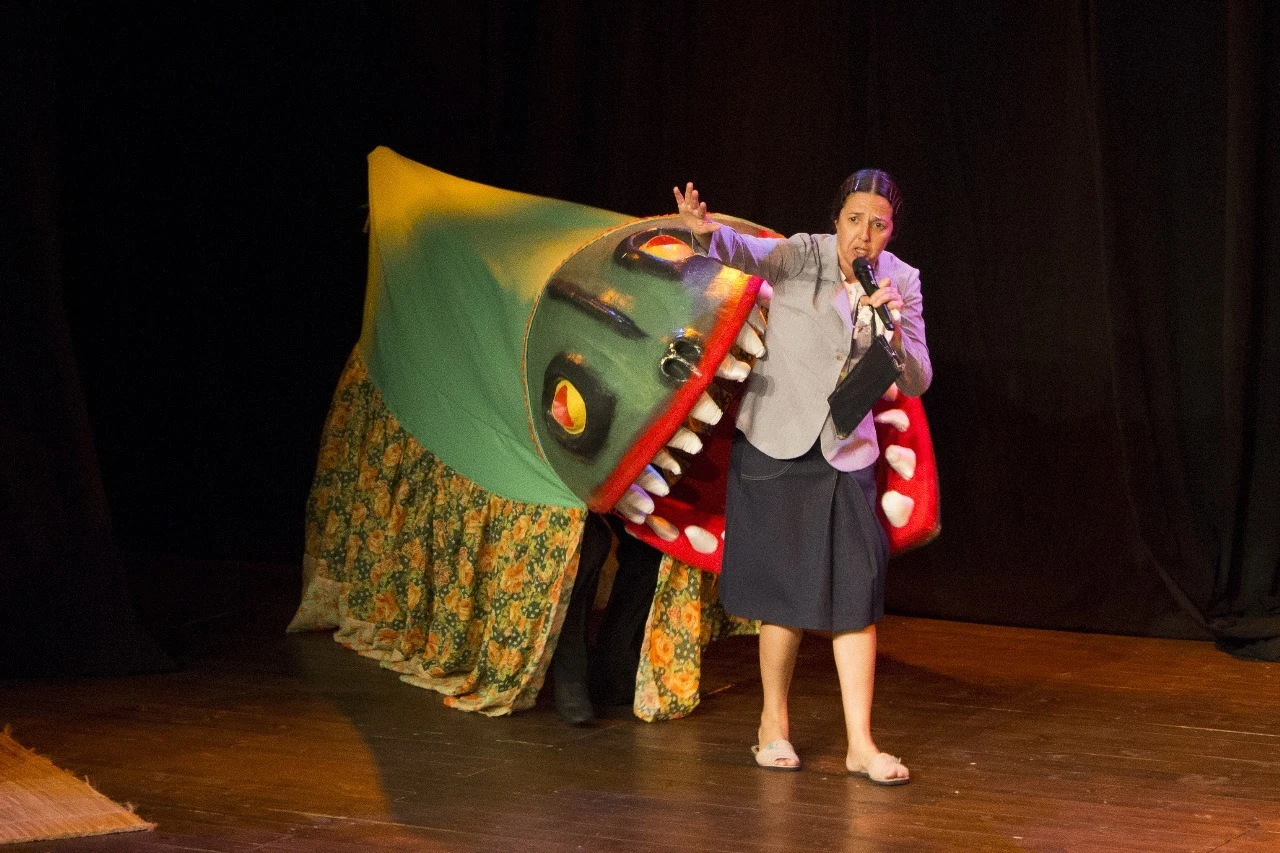 Teatro gratuito com Vanderleia Will estreia em Balneário Camboriú