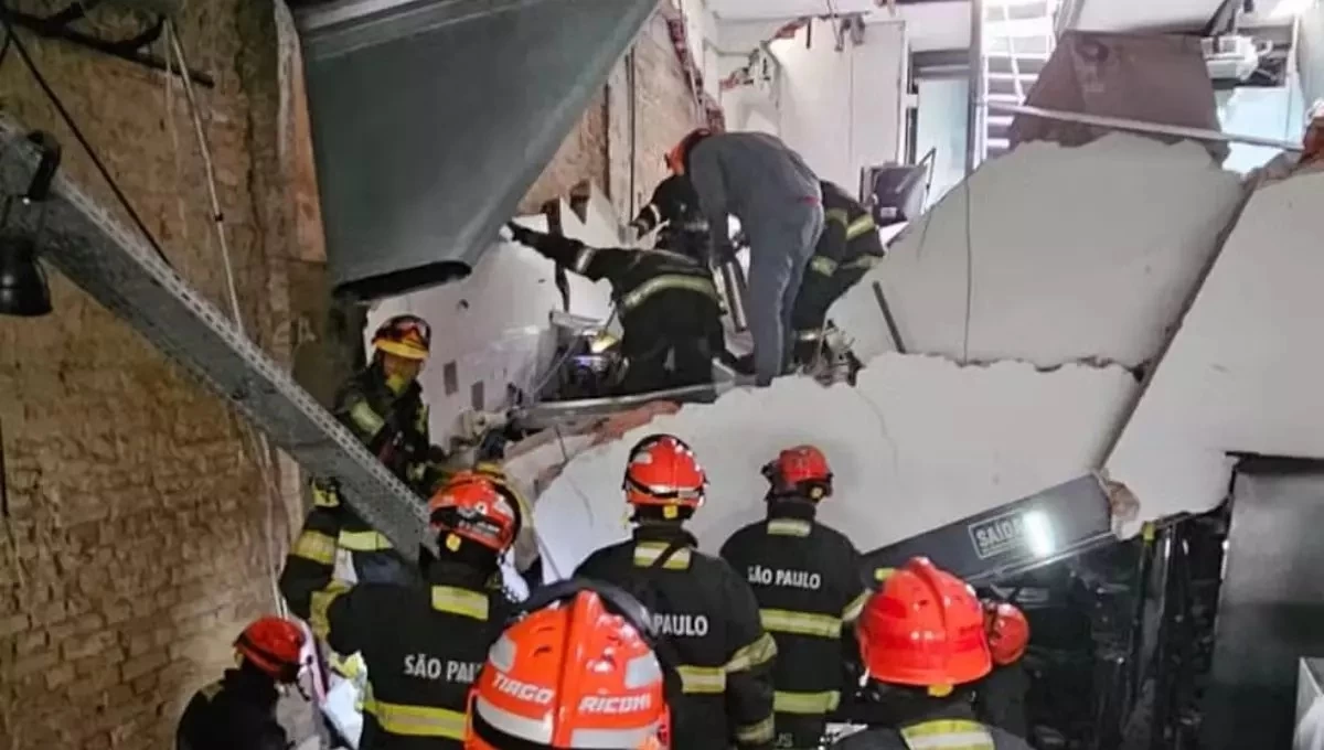 Teto de restaurante do chef Henrique Fogaça desaba após explosão em São Paulo