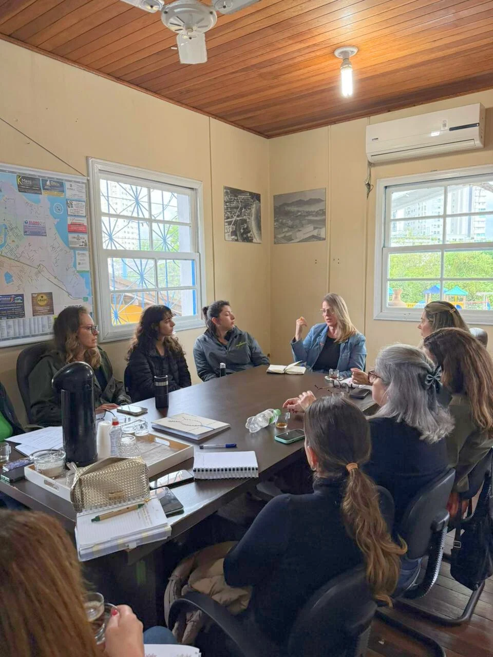Vereadora Ciça Müller acompanha implantação da Escola do Rio e do Mar em Balneário Camboriú