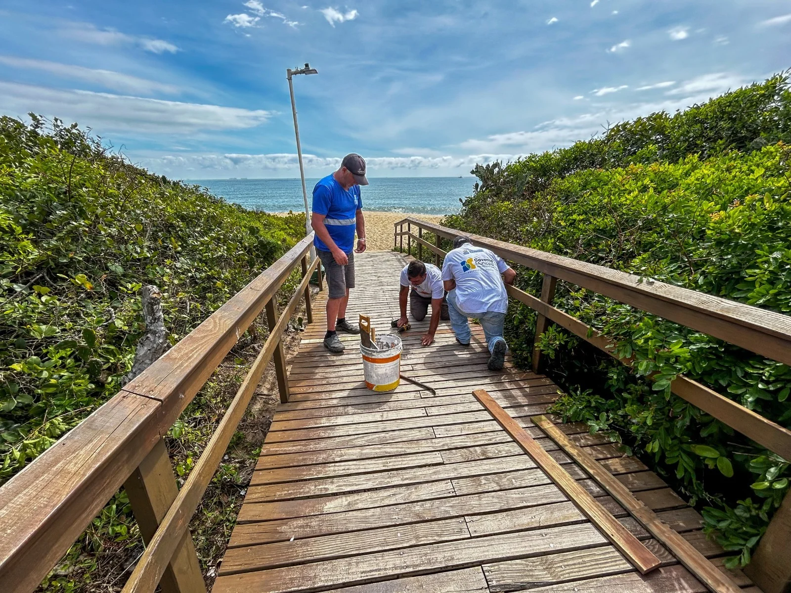 Balneário Camboriú reforma decks de acesso às praias agrestes