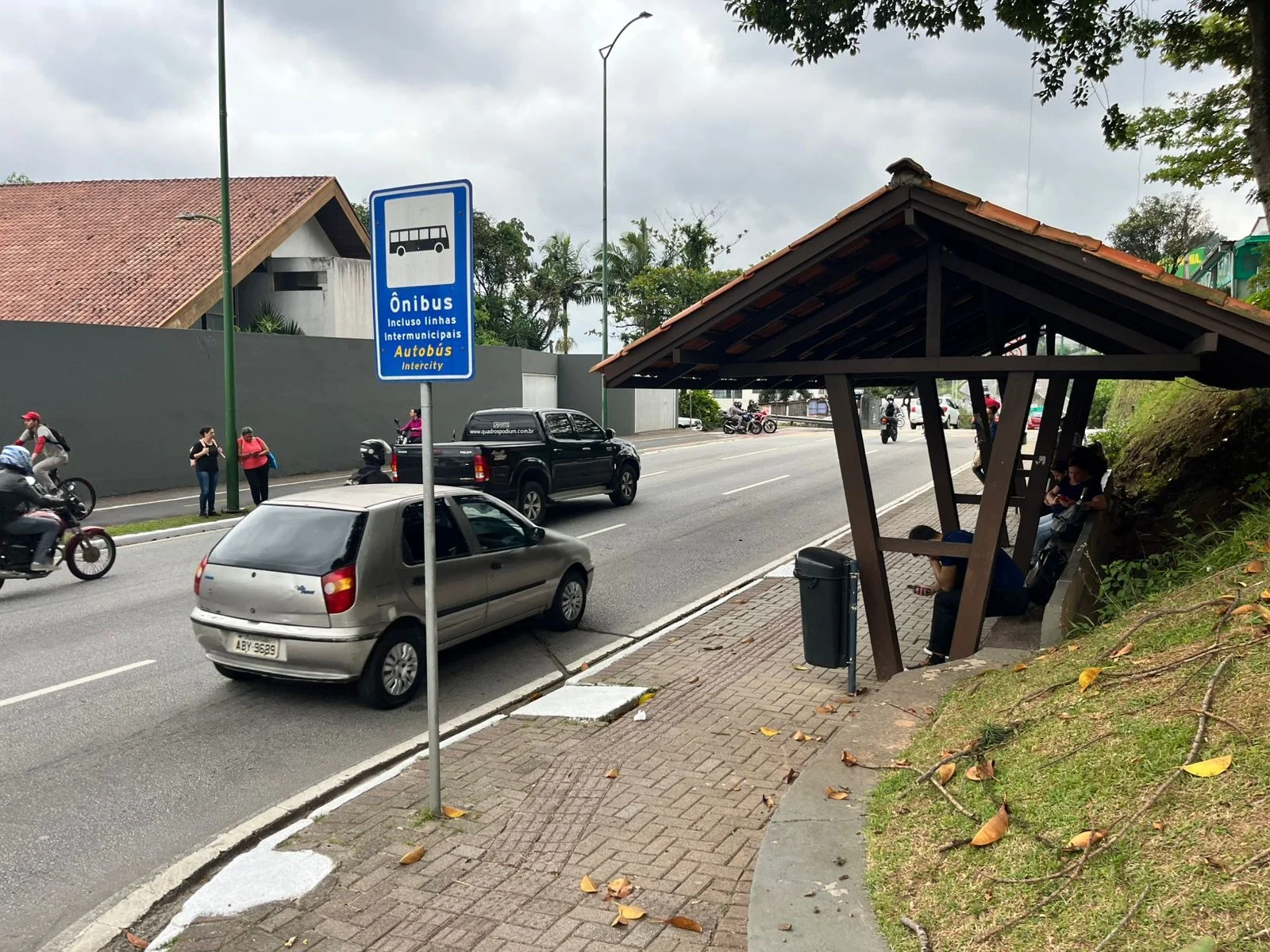 Balneário Camboriú vai sinalizar 100% das paradas de ônibus