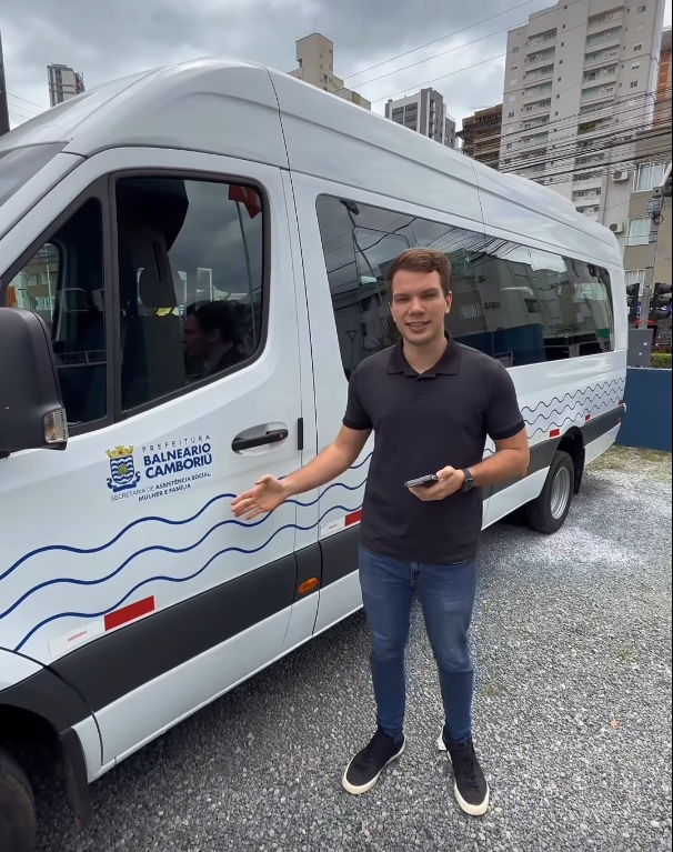 Vereador Victor Forte aponta desvio de van da Casa do Autista pela Prefeitura de Balneário Camboriú