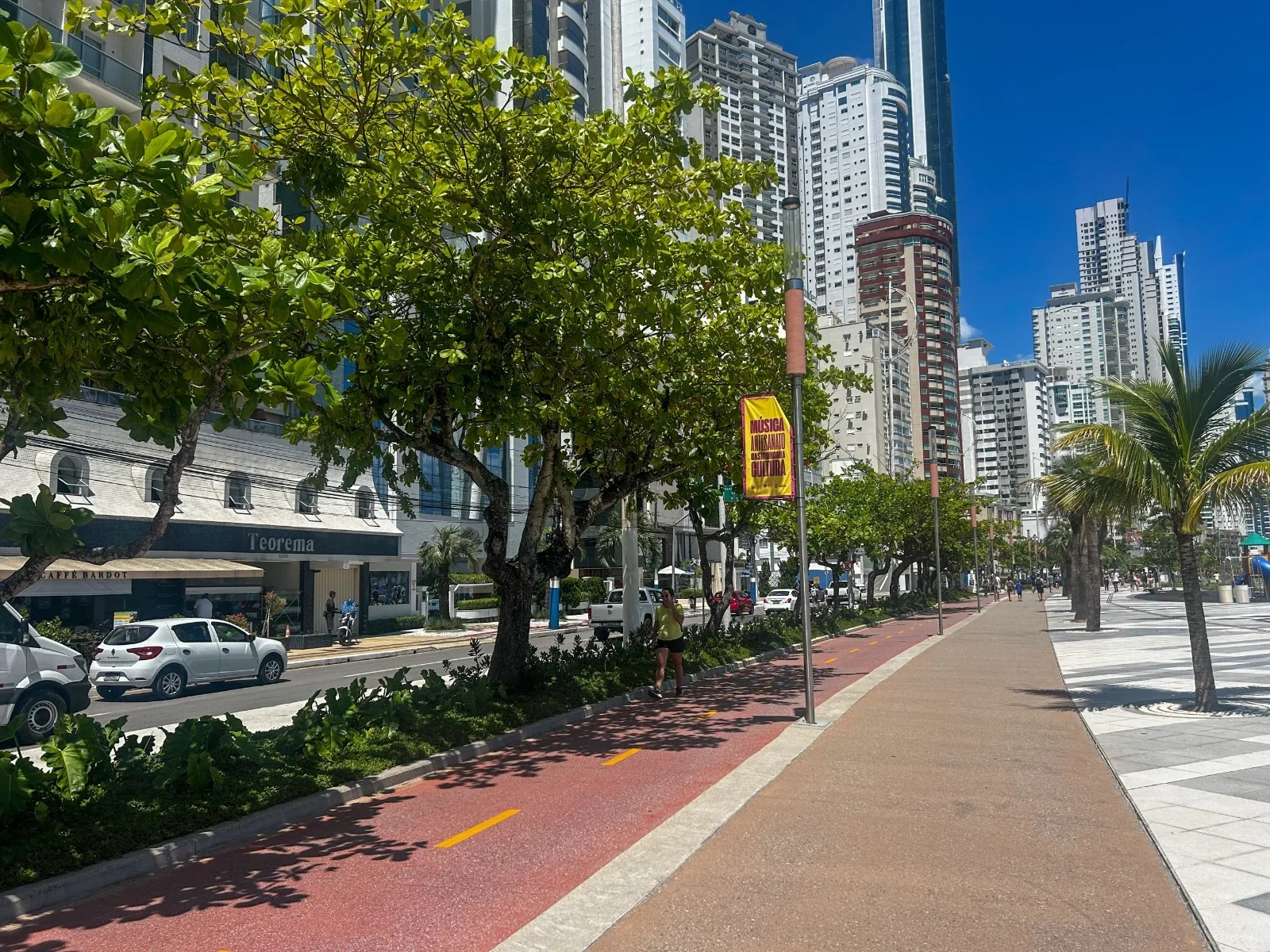 Balneário Camboriú assina ordem de serviço para paisagismo da nova orla