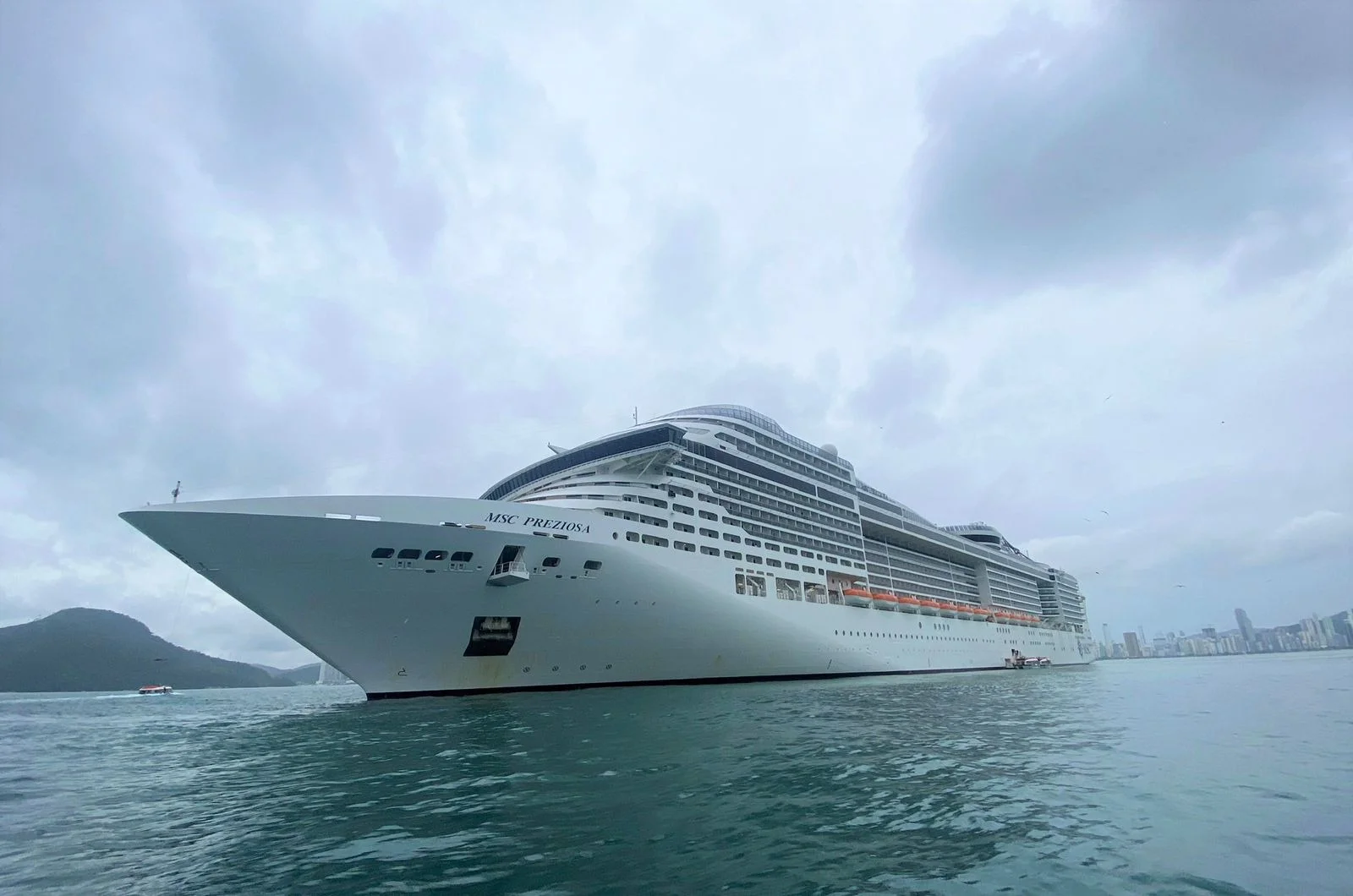 Balneário Camboriú realiza primeiro embarque em navio de cruzeiro