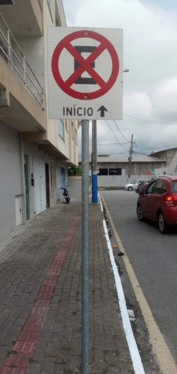 BC Trânsito alinha sinalização na Rua Biguaçu, em Balneário Camboriú