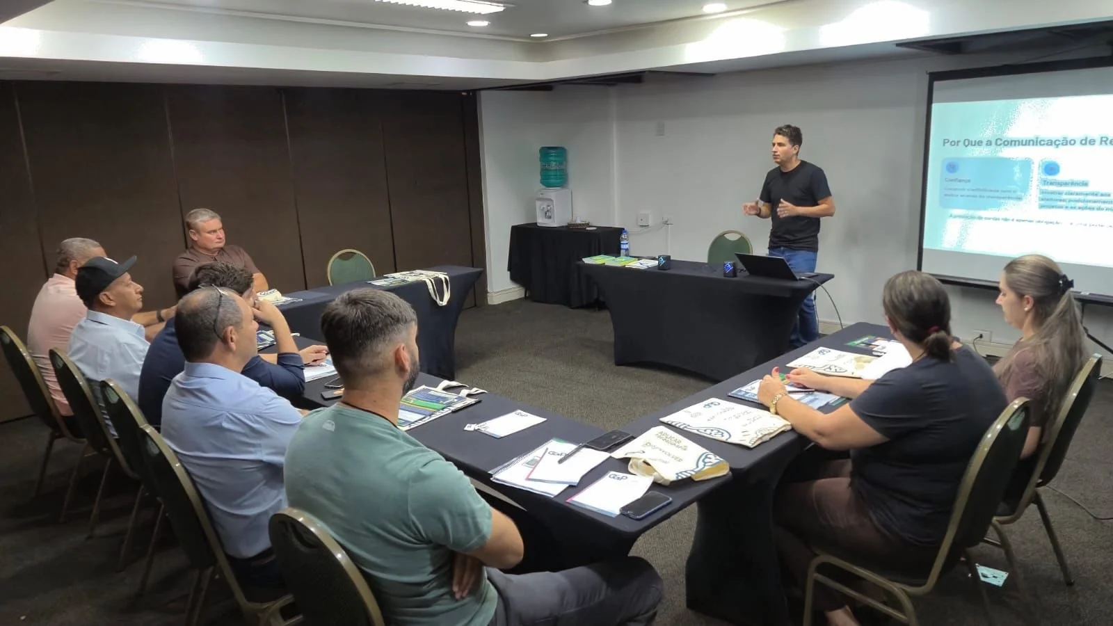 Ex-vereador John Lenon Teodoro ministra curso sobre Inovação e Gestão Pública em Curitiba