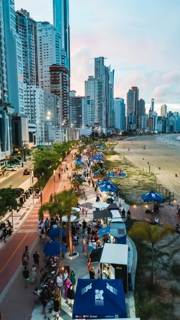 Feira da Orla terá cinco apresentações musicais nesta quarta-feira em Balneário Camboriú