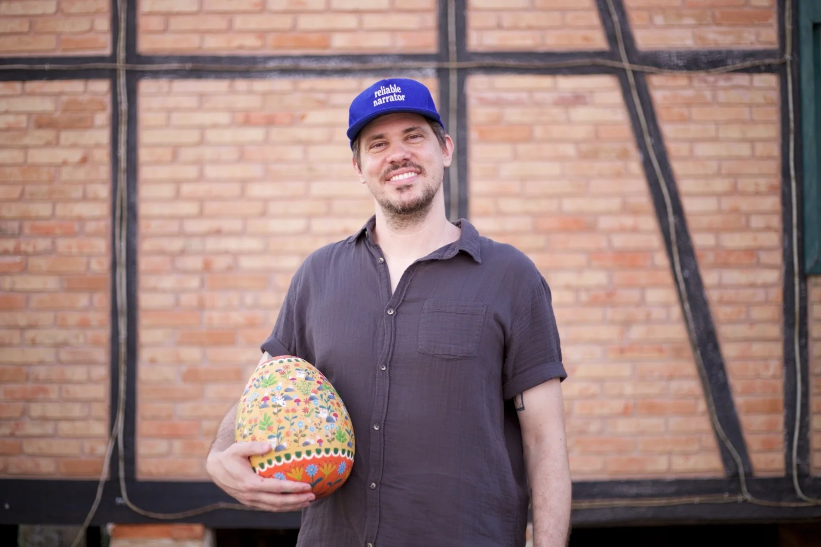 Ovo gigante da Osterfest 2026 ganha arte assinada por Guilherme Karsten