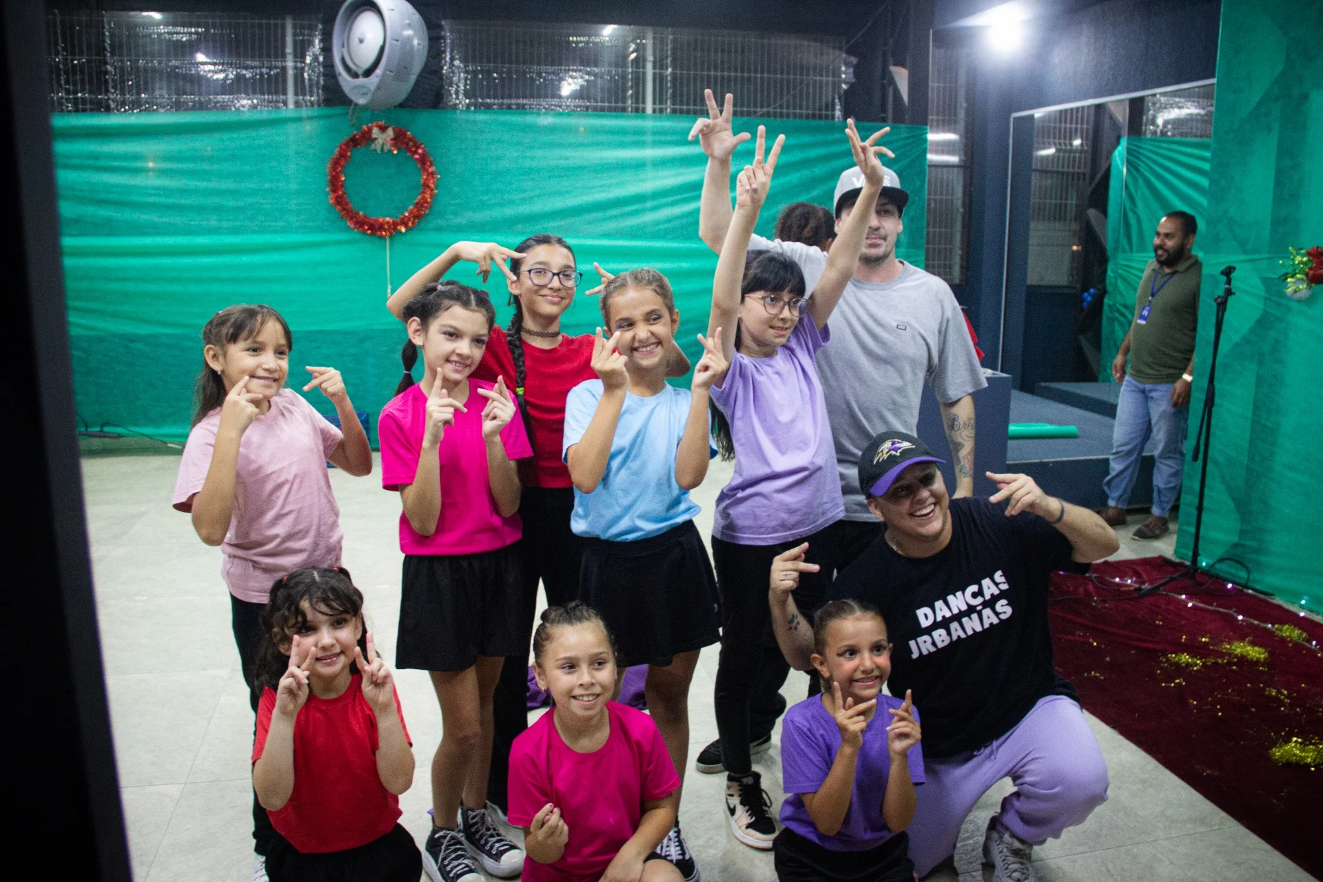 Aulas gratuitas de hip hop transformam a rotina de crianças e adolescentes em Balneário Camboriú