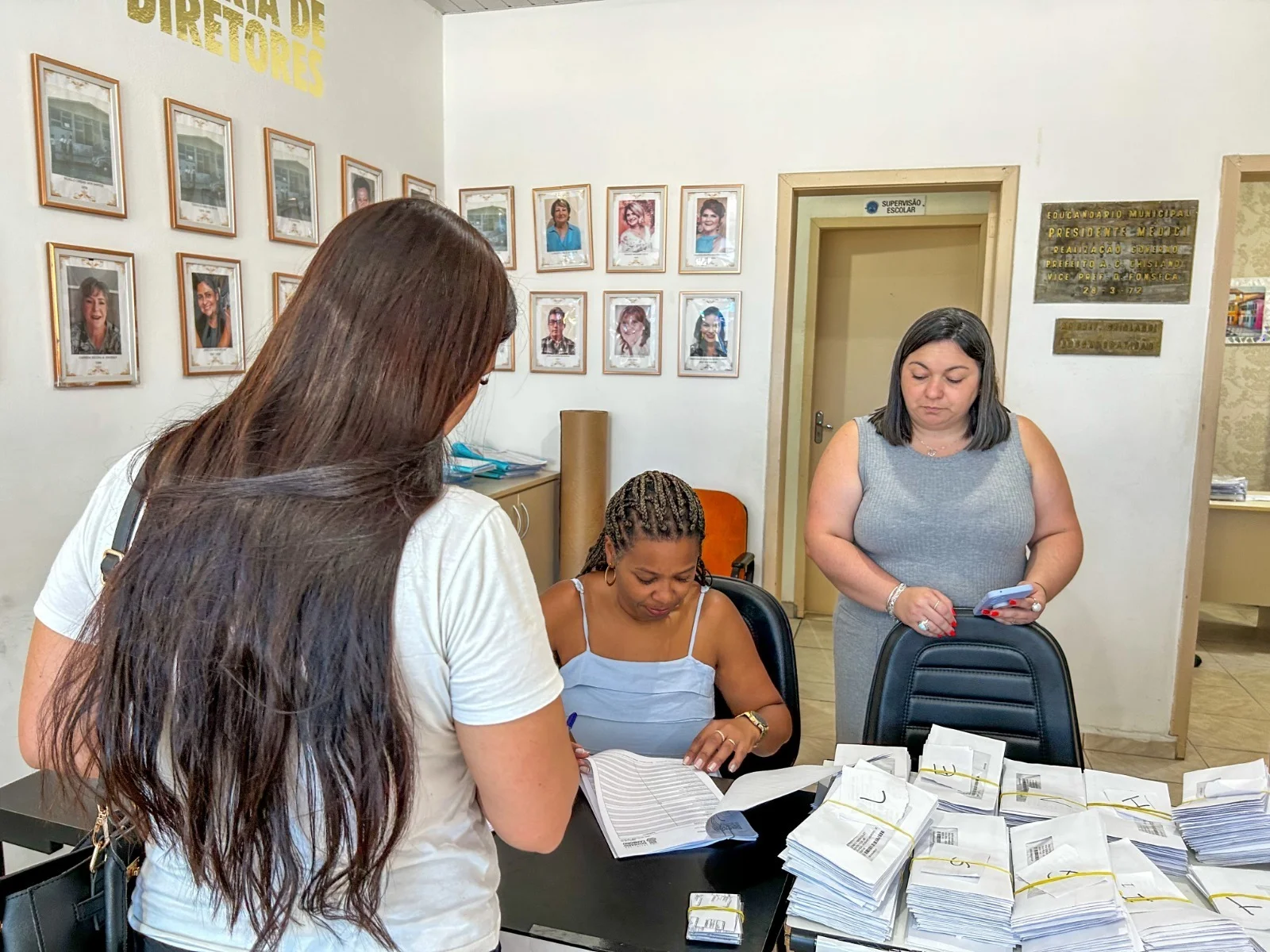 Cartão material escolar começa a ser entregue em Balneário Camboriú