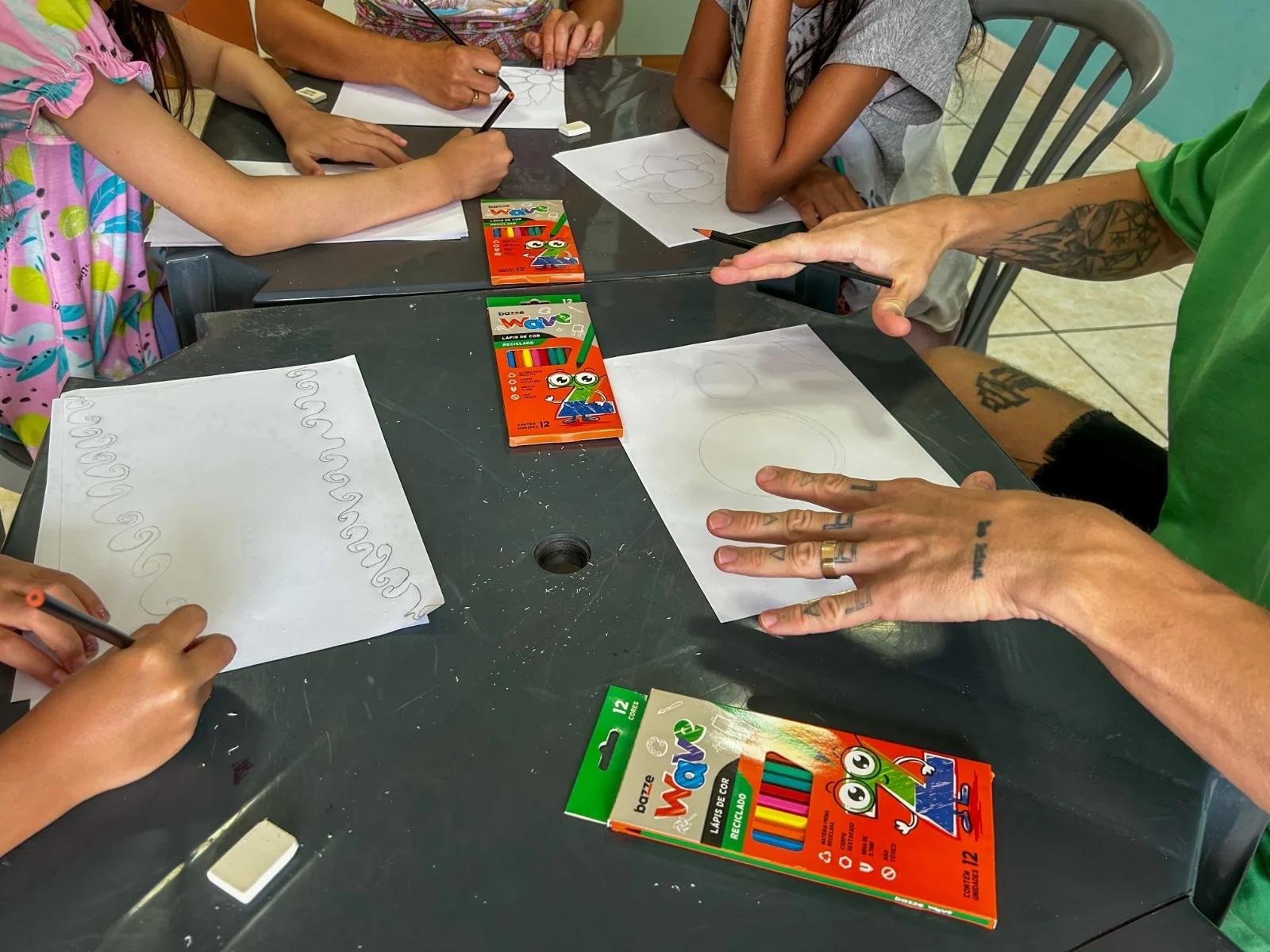 Pintura acrílica em tela é nova oferta na Casa da Família em Balneário Camboriú