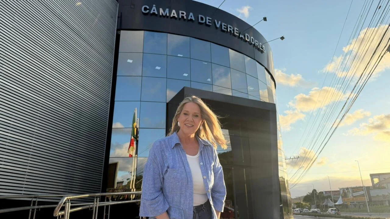 Vereadora Ciça Müller tem projeto aprovado e fortalece economia criativa com mais espaço para artistas de rua em Balneário Camboriú